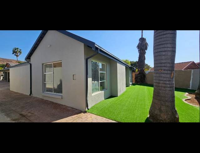 4 BEDROOM HOUSE FOR SALE IN FLORAUNA